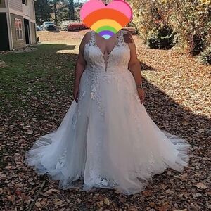 Elegant White Plus SizeWedding Dress
